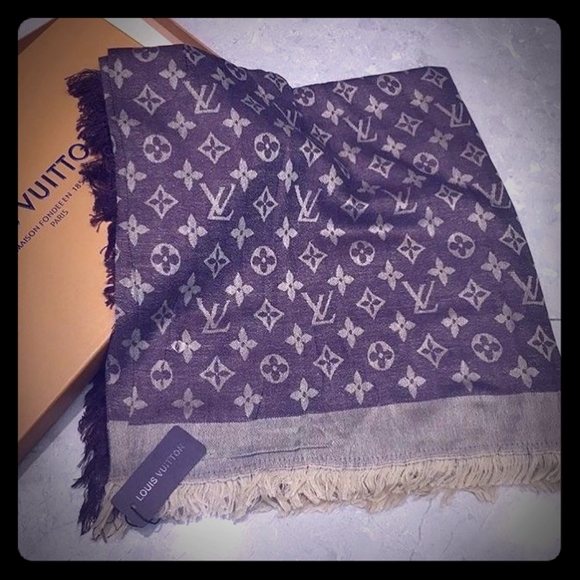 Louis Vuitton Monogram Wrap - Picture 1 of 6